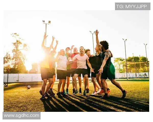 足球明星近拍照片展现激情与魅力的瞬间捕捉与球场风采的完美结合 足球明星近拍照片展现激情与魅力的瞬间捕捉与球场风采的完美结合